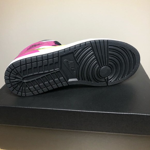 ‼️SOLD‼️NIKE AIR JORDAN 1 MID SE SNEAKERS - Picture 7 of 8